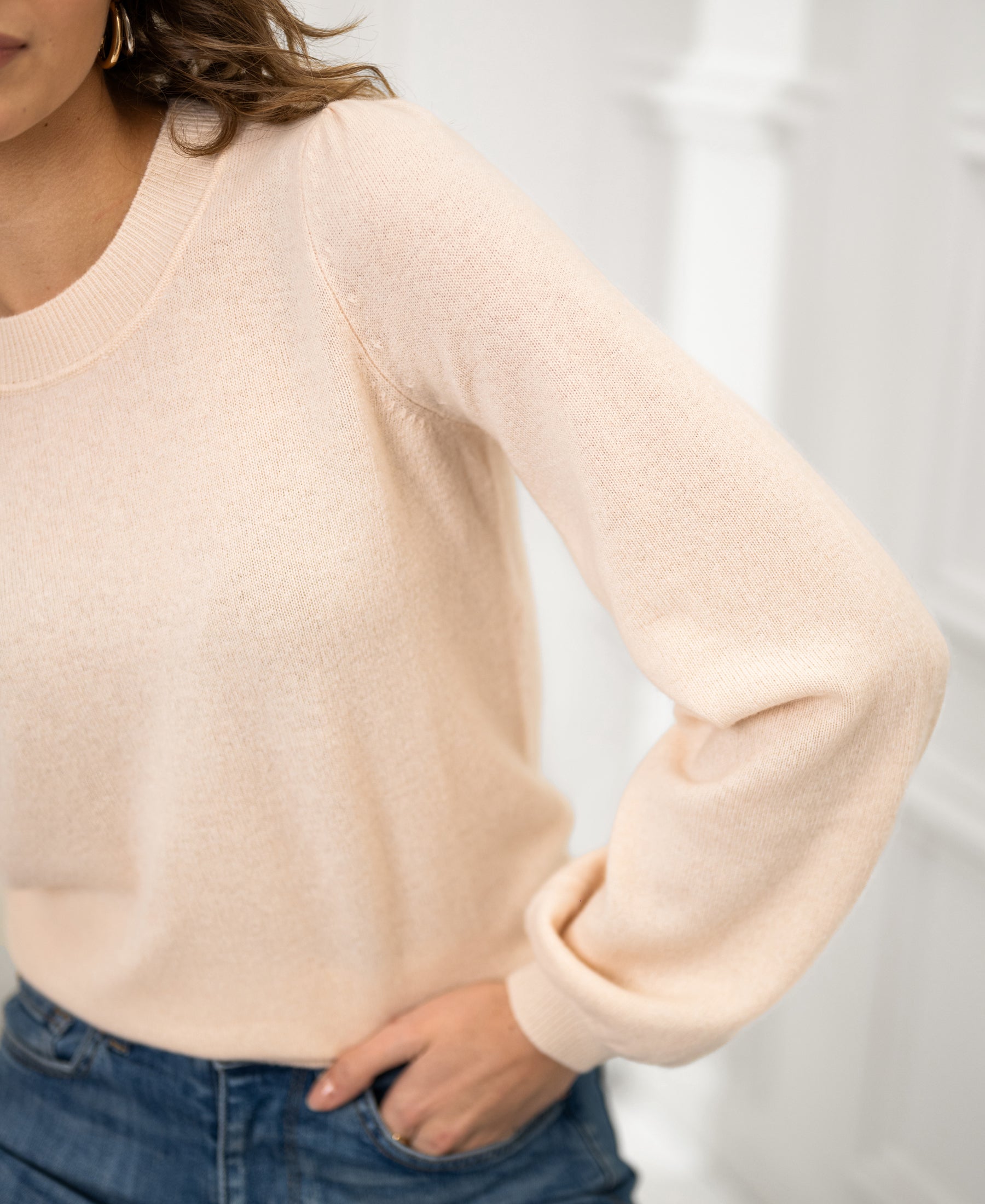 Woman wearing a butter yellow merino wool sweater, LA BAYONNE by PLEIN PUBLIQUE, against a white background.