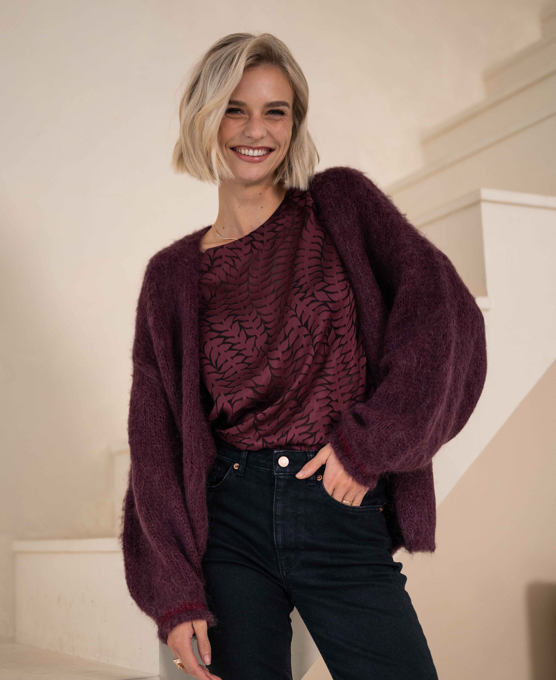 Fluffy Bordeaux vest in soft material, shown from the front.
