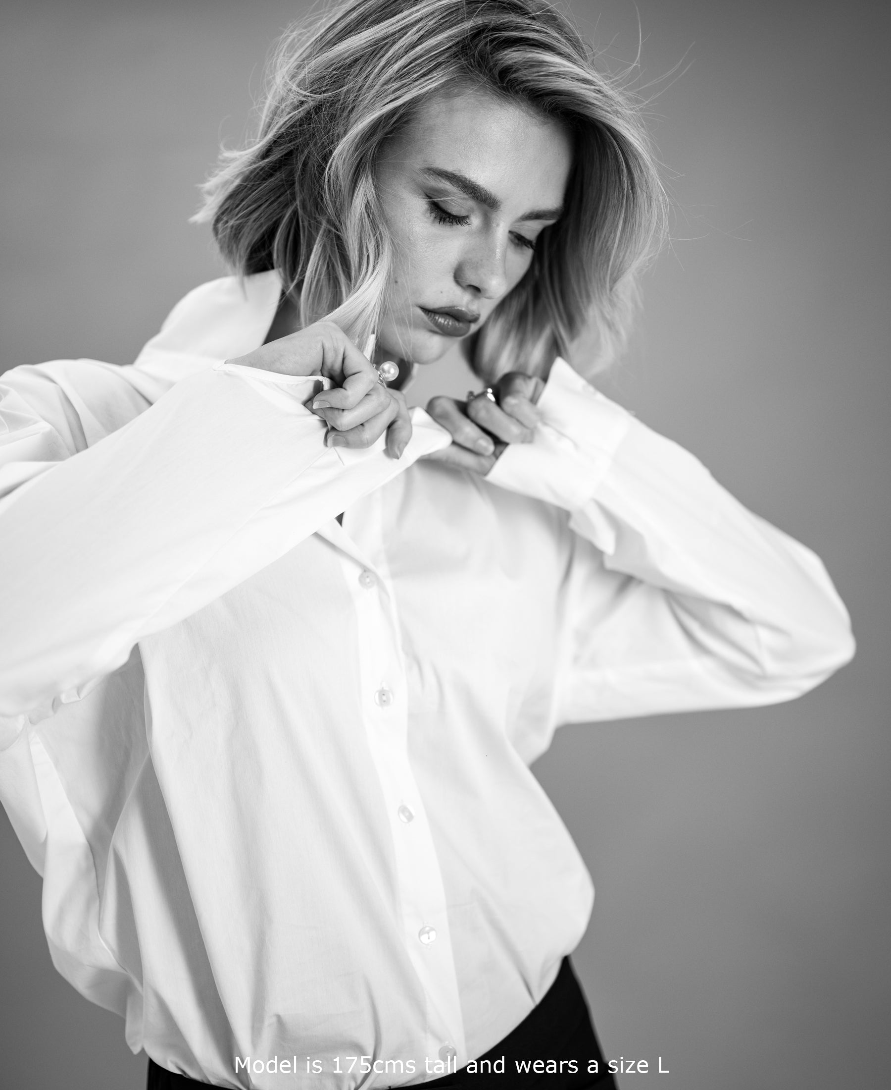Oversized easy-iron blouse LE LILLE White by PLEIN PUBLIQUE, black and white photo.