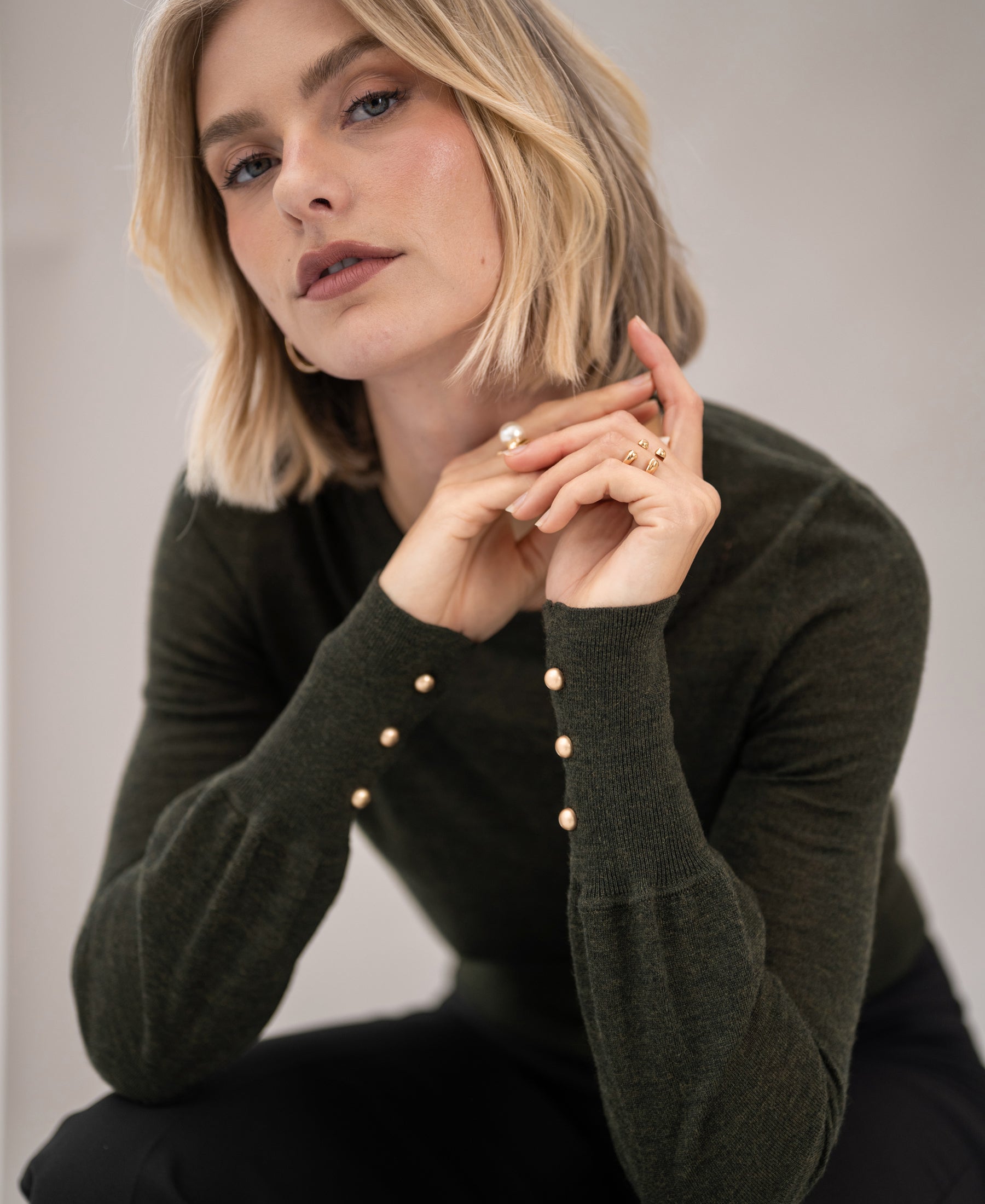 Merino wool sweater in dark green and gold by PLEIN PUBLIQUE, style LA MARIS.
