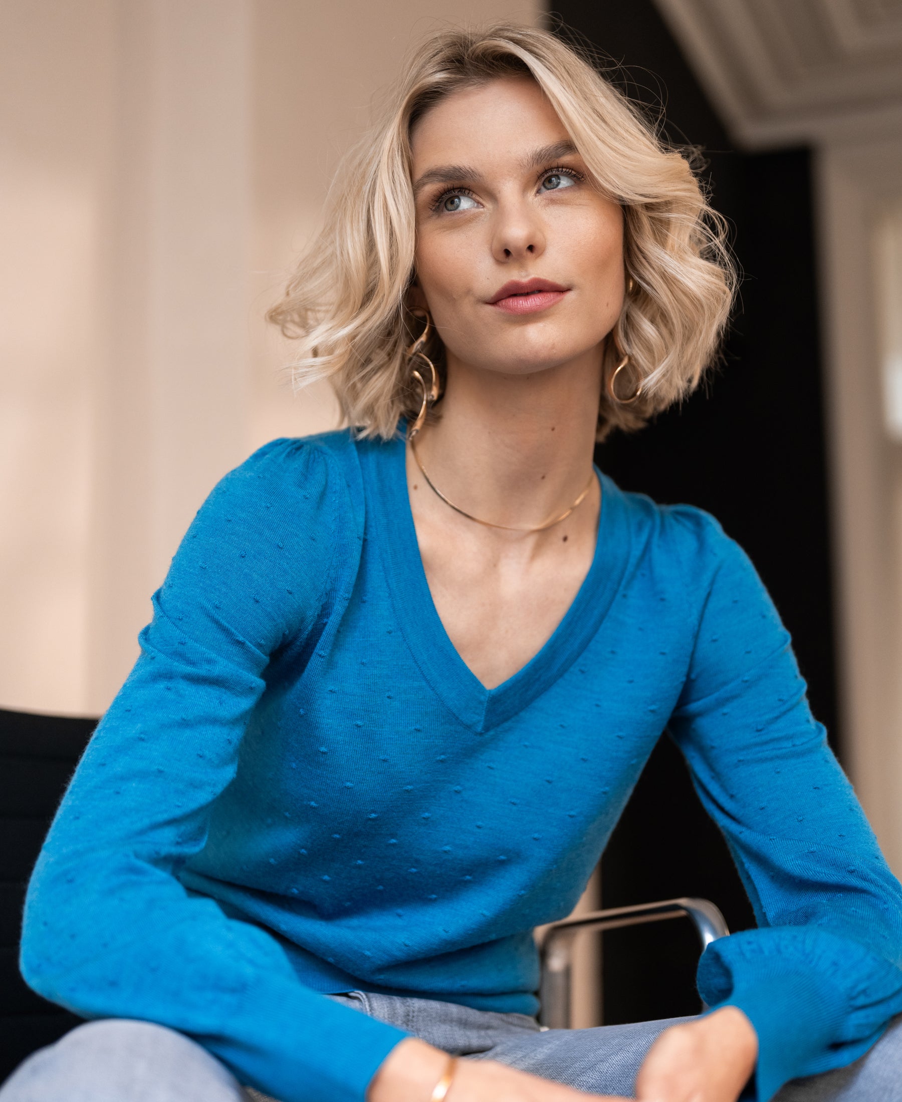 Zeeblauw merino wool V-neck sweater by PLEIN PUBLIQUE shown from the front.
