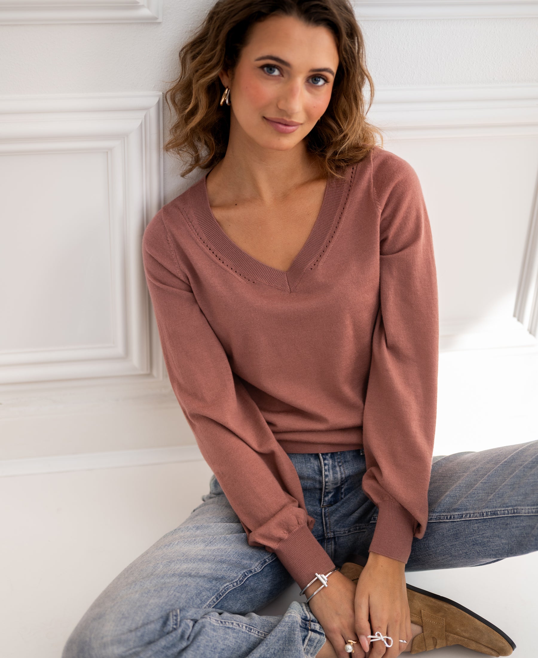 Dusty pink Merino wool V-neck sweater by PLEIN PUBLIQUE.