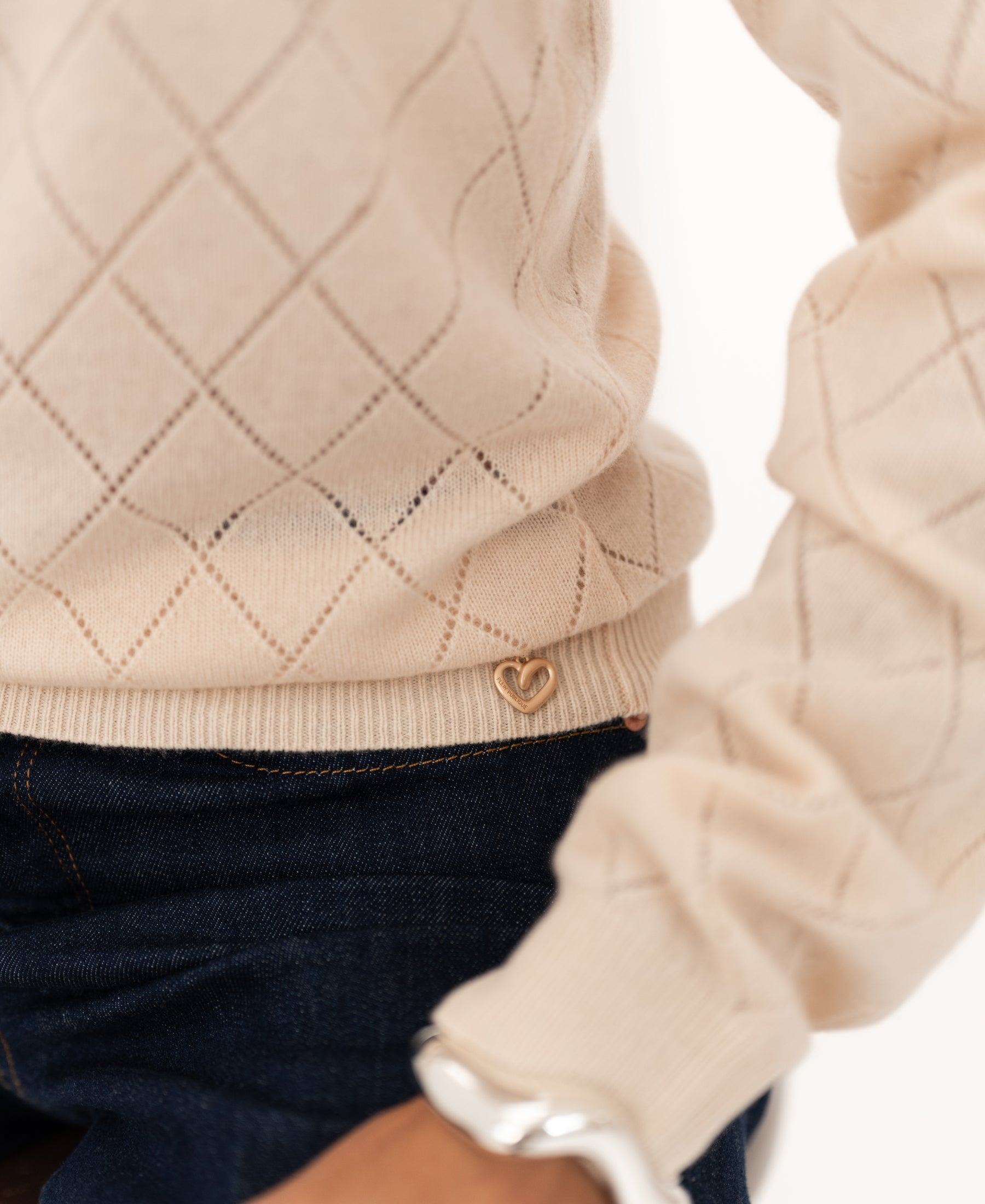 Butter-colored argyle merino wool sweater, LE CAMBRIDGE by PLEIN PUBLIQUE.