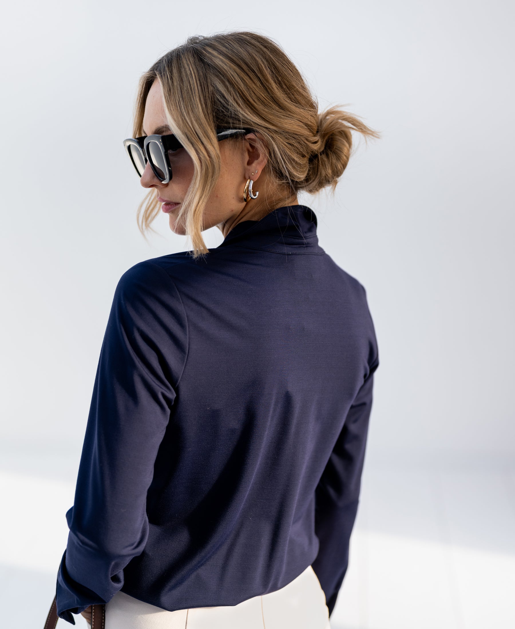 Dark blue PLEIN PUBLIQUE LA CHERISE travel blouse, back view.