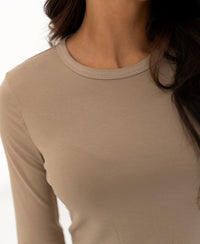 The Luxe undershirt LE CHOLET Sand by PLEIN PUBLIQUE, shown from shoulders to chest.