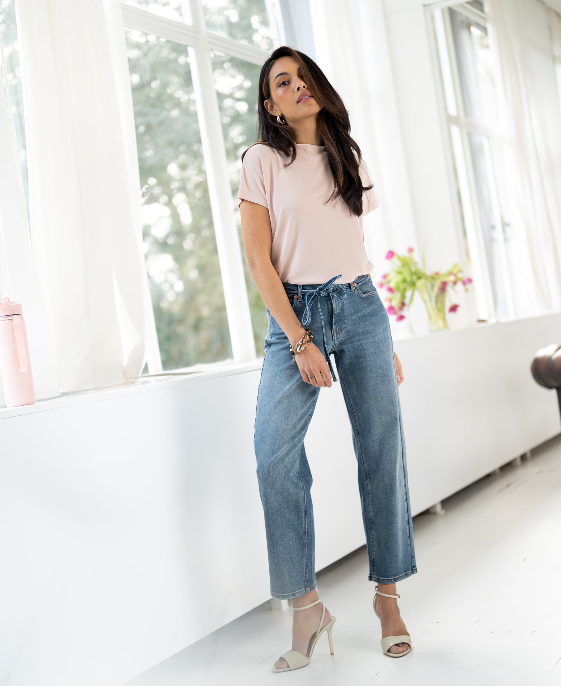 Light stone wash cropped jeans LE DEAN by Plein Publique, modeled near large windows.