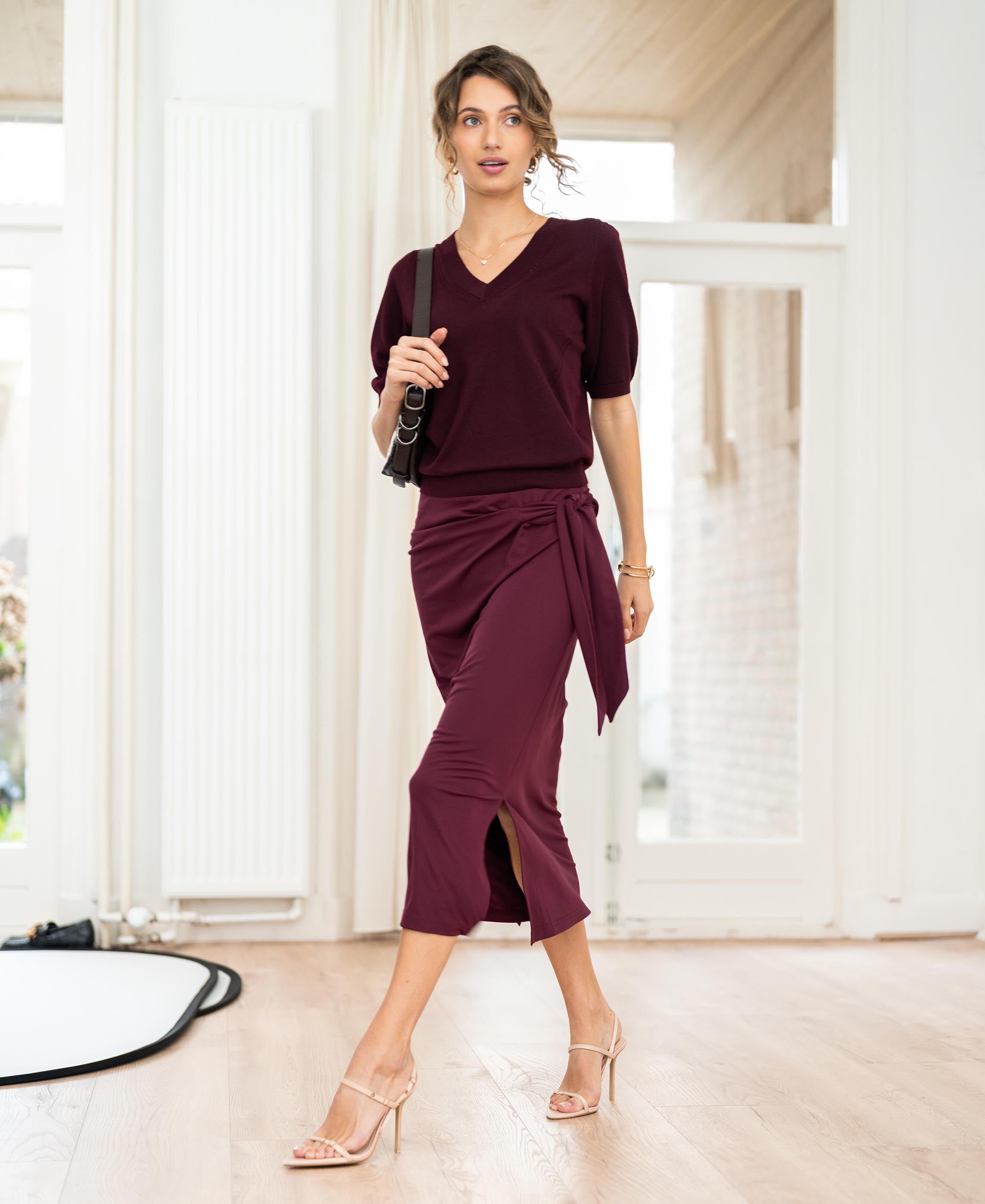 Burgundy PLEIN PUBLIQUE LE MAEL Wine travel skirt made of stretch jersey.