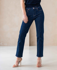 Model wearing cropped jeans in rinse wash, posed against a neutral background.