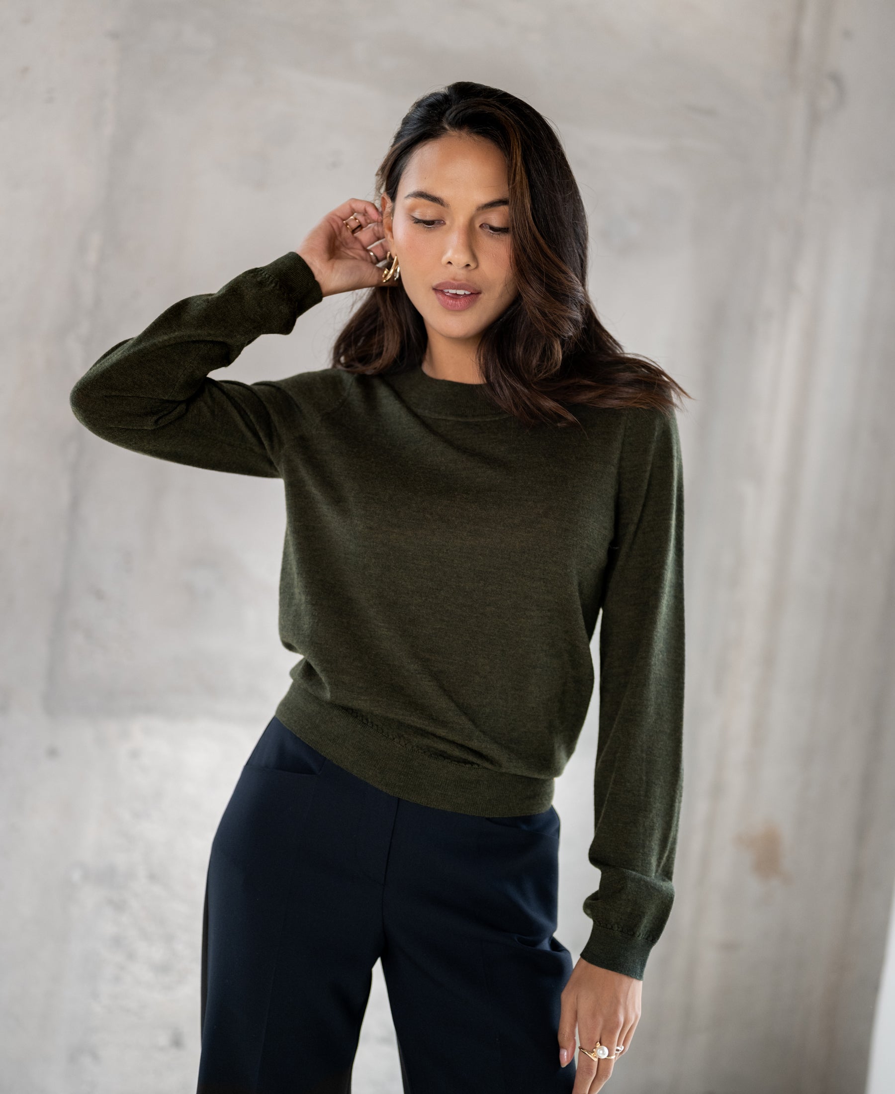 PLEIN PUBLIQUE's LA GIGI Merino wool sweater in bottlegreen, an all-season classic.