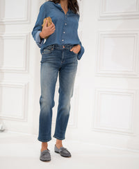 Blue vintage cropped jeans in a classic fit.