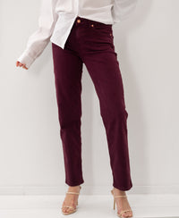 Wine-colored cropped jeans in a straight fit shown on a model against a white background.