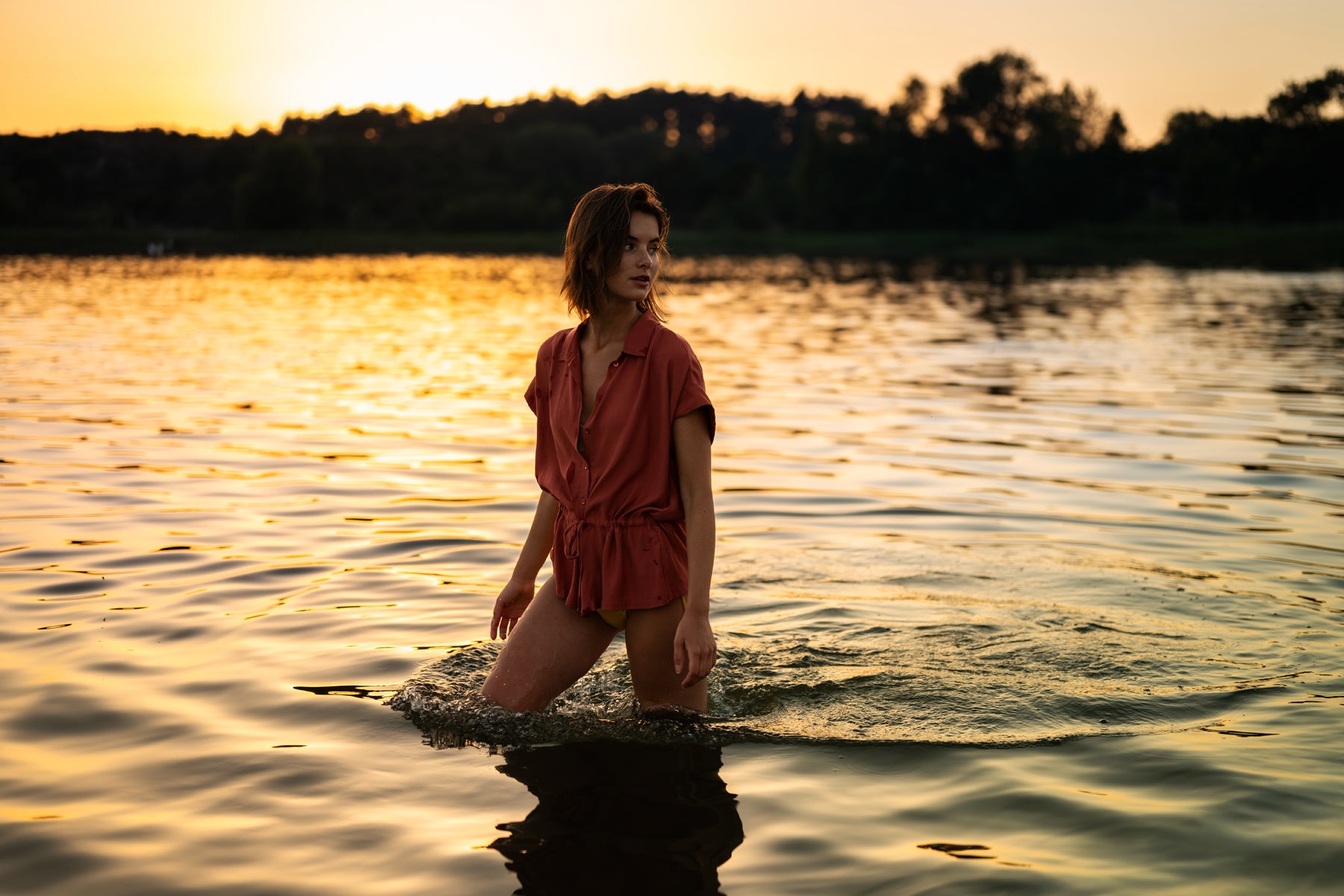 The Terra LA JODY blouse is shown worn outdoors in golden sunset light, surrounded by water and trees.