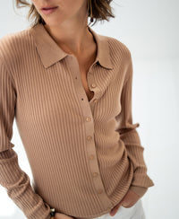 The Tencel-silk cardigan LA JOSH Sand by PLEIN PUBLIQUE.