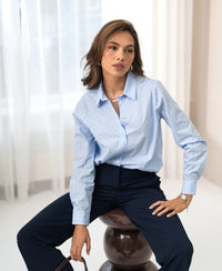 The Plein Publique striped blouse La Loire in light blue, white, and navy.