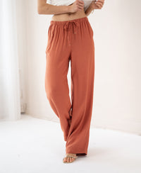 Terra-colored LA LYNETTE pants with elastic waist, shown in a bright room.