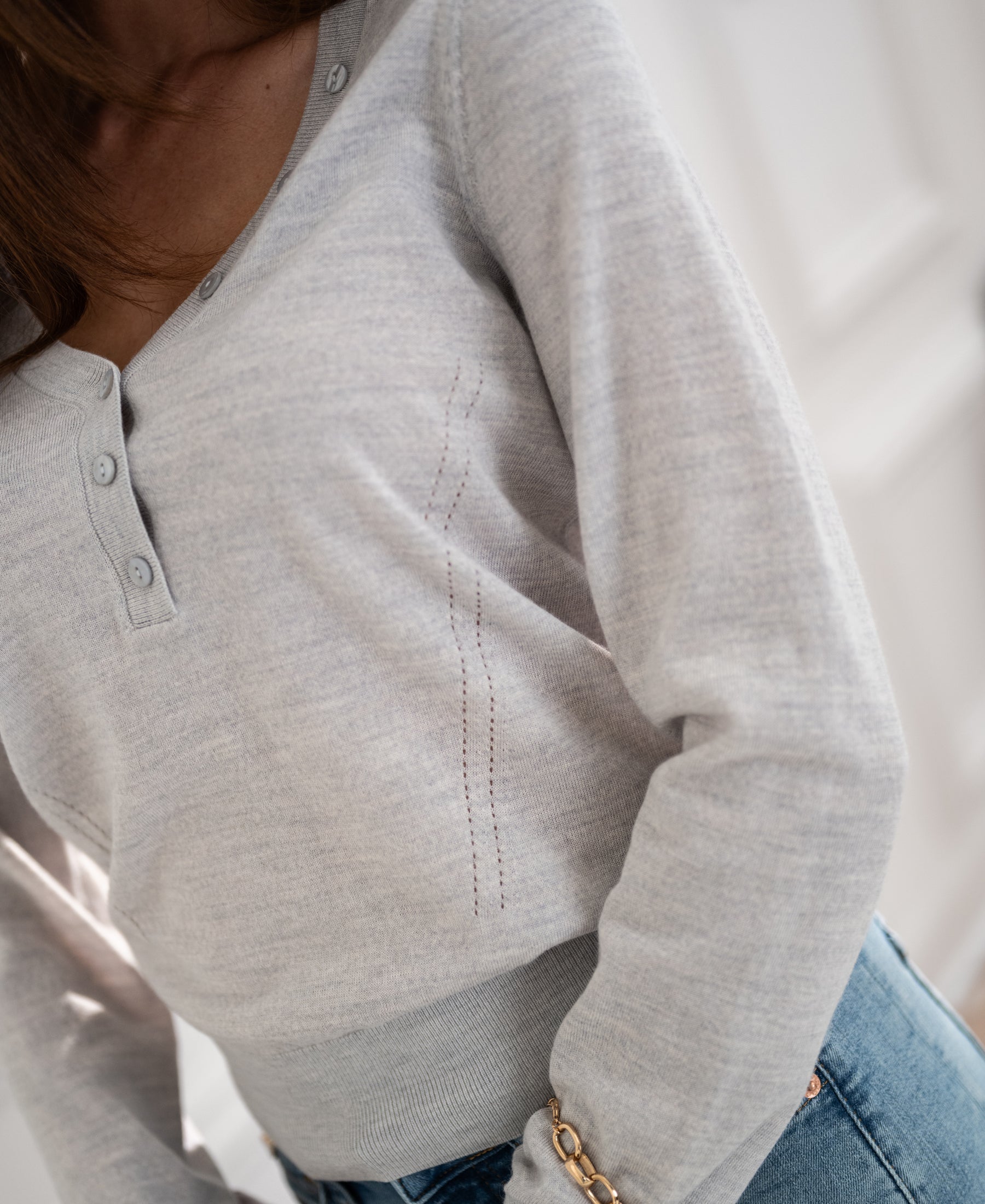 Merino-Pullover mit Knopfdetail LA MADELEINE Silbergrau