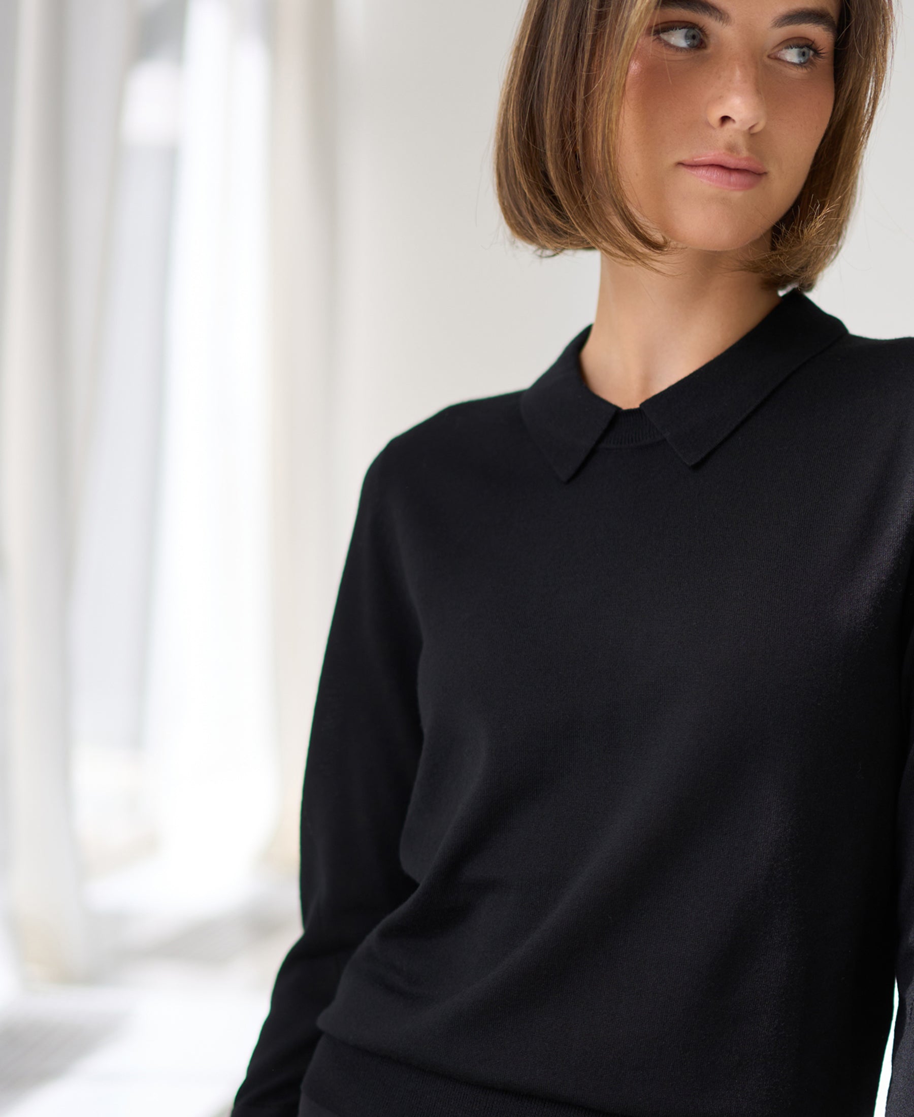 Merino-Pullover mit Polokragen von LA MARCEAU, schwarz