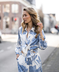 XL floral print blouse with tie detail by OVERIG, LA MINOU collection.