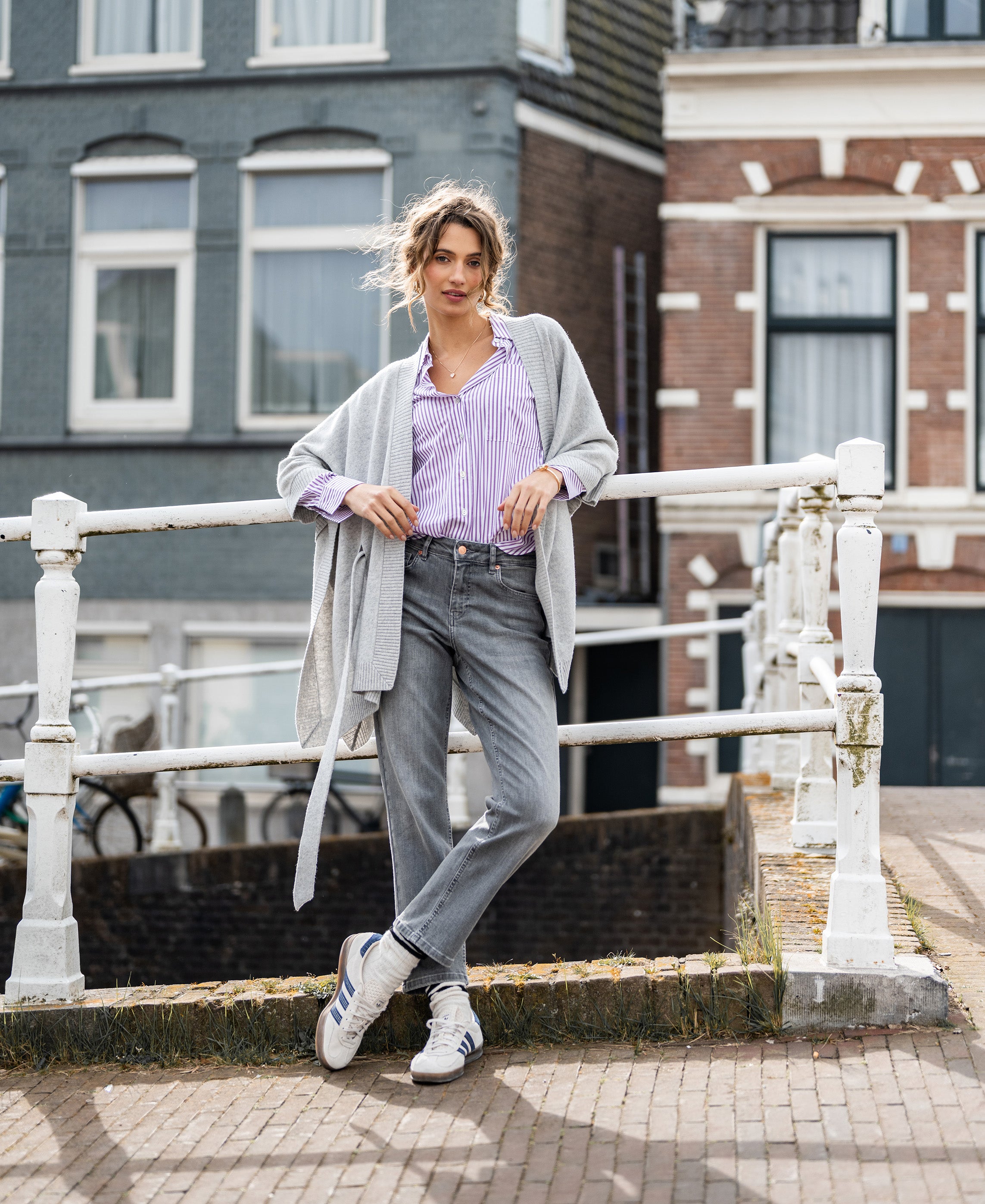 Woman wearing the PLEIN PUBLIQUE Merino Wool LA PONCHO in silver grey.