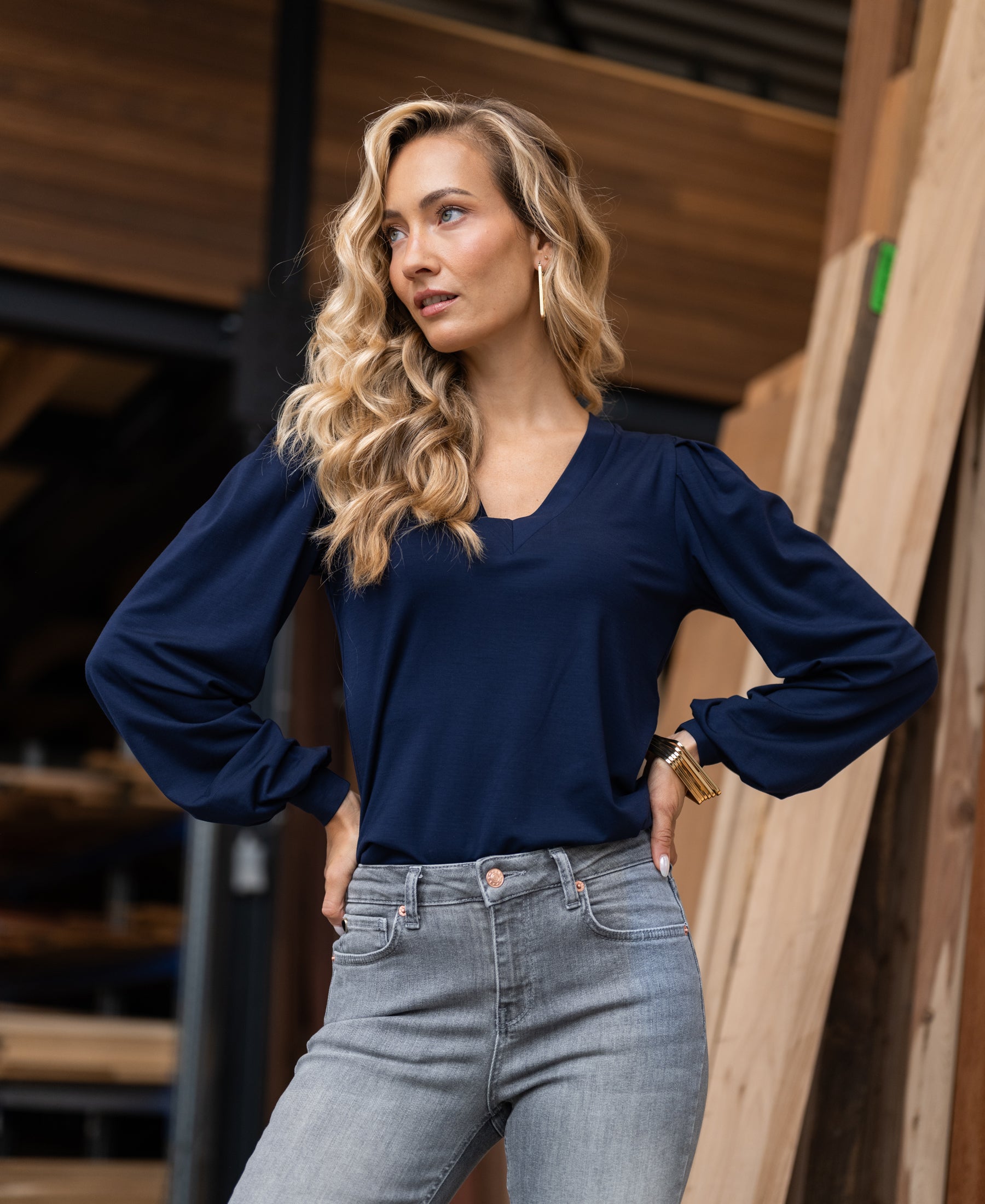 The PLEIN PUBLIQUE LA LIANA dark blue V-neck top, front view.