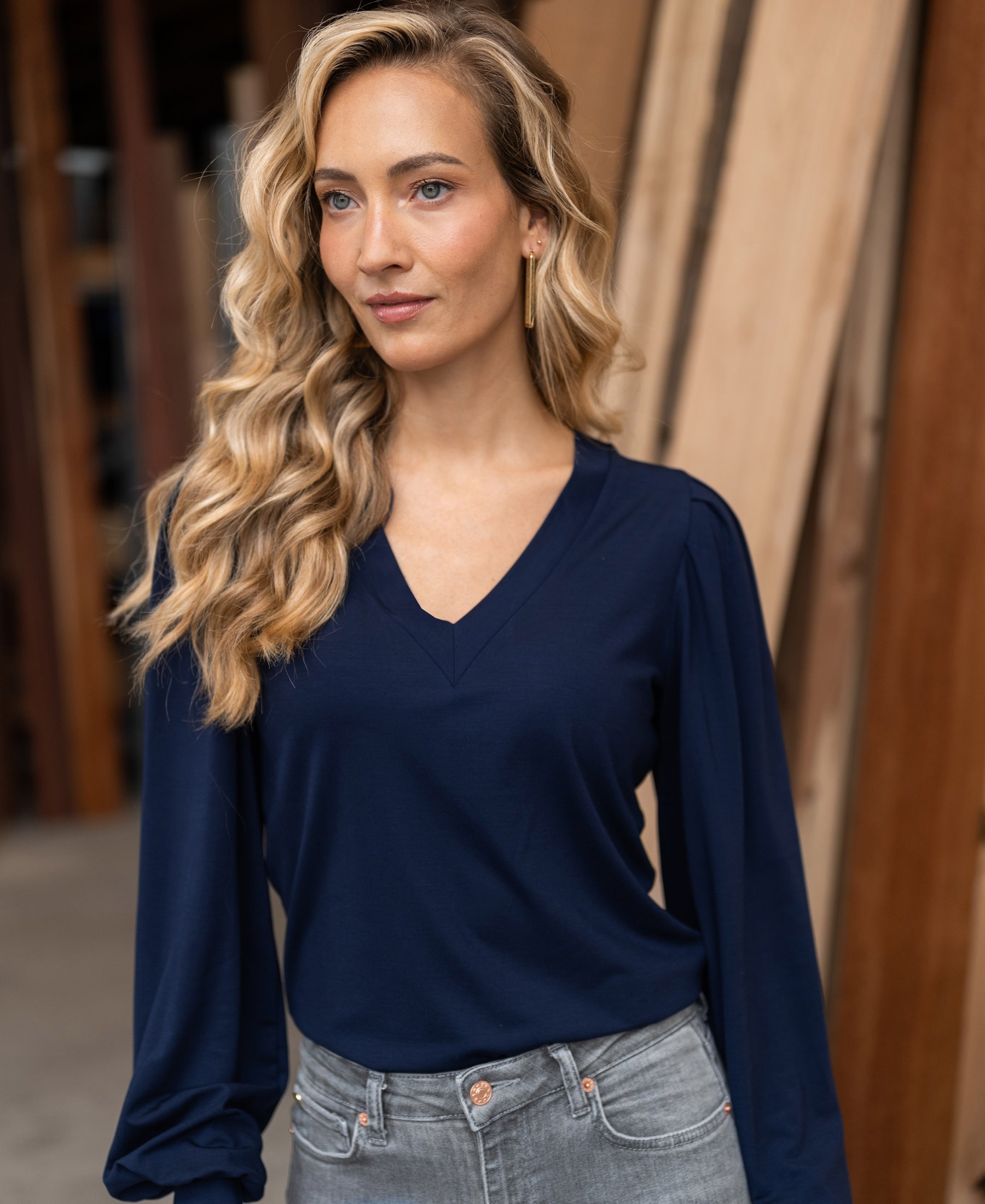 The PLEIN PUBLIQUE LA LIANA V-neck top in dark blue.