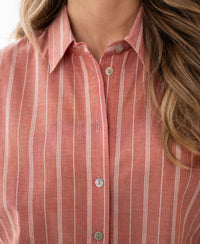 Close-up of the PLEIN PUBLIQUE oversized blouse Le Rouen, red striped.
