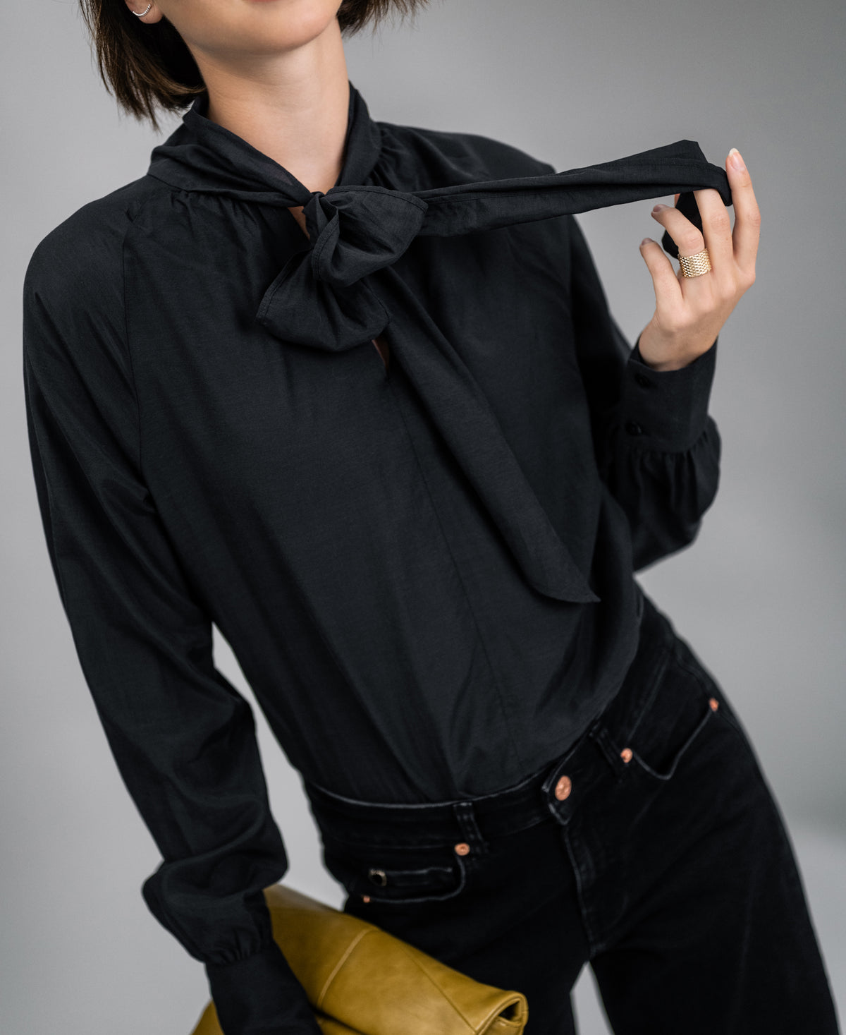 Voile blouse met striklinten LA SATINEE Off-Black