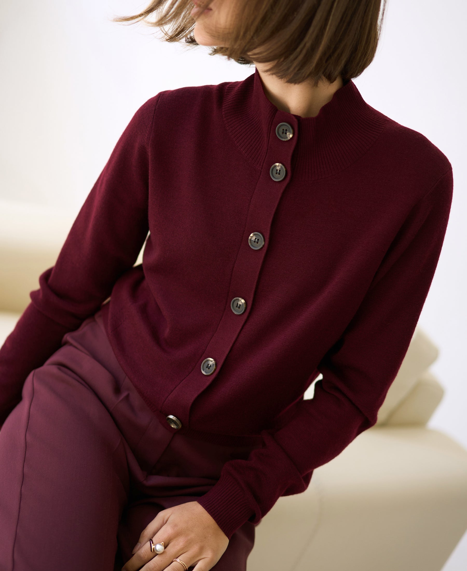 Merino-Strickjacke mit Stehkragen LES SEIZE Bordeauxrot