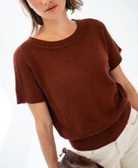 Woman wearing PLEIN PUBLIQUEs summer sweater with linen called LE SOLEIL Sierra knit.