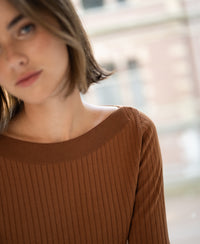 Havana-colored Tencel-silk boat neck sweater LA TULIPE by PLEIN PUBLIQUE shown on model, front view.