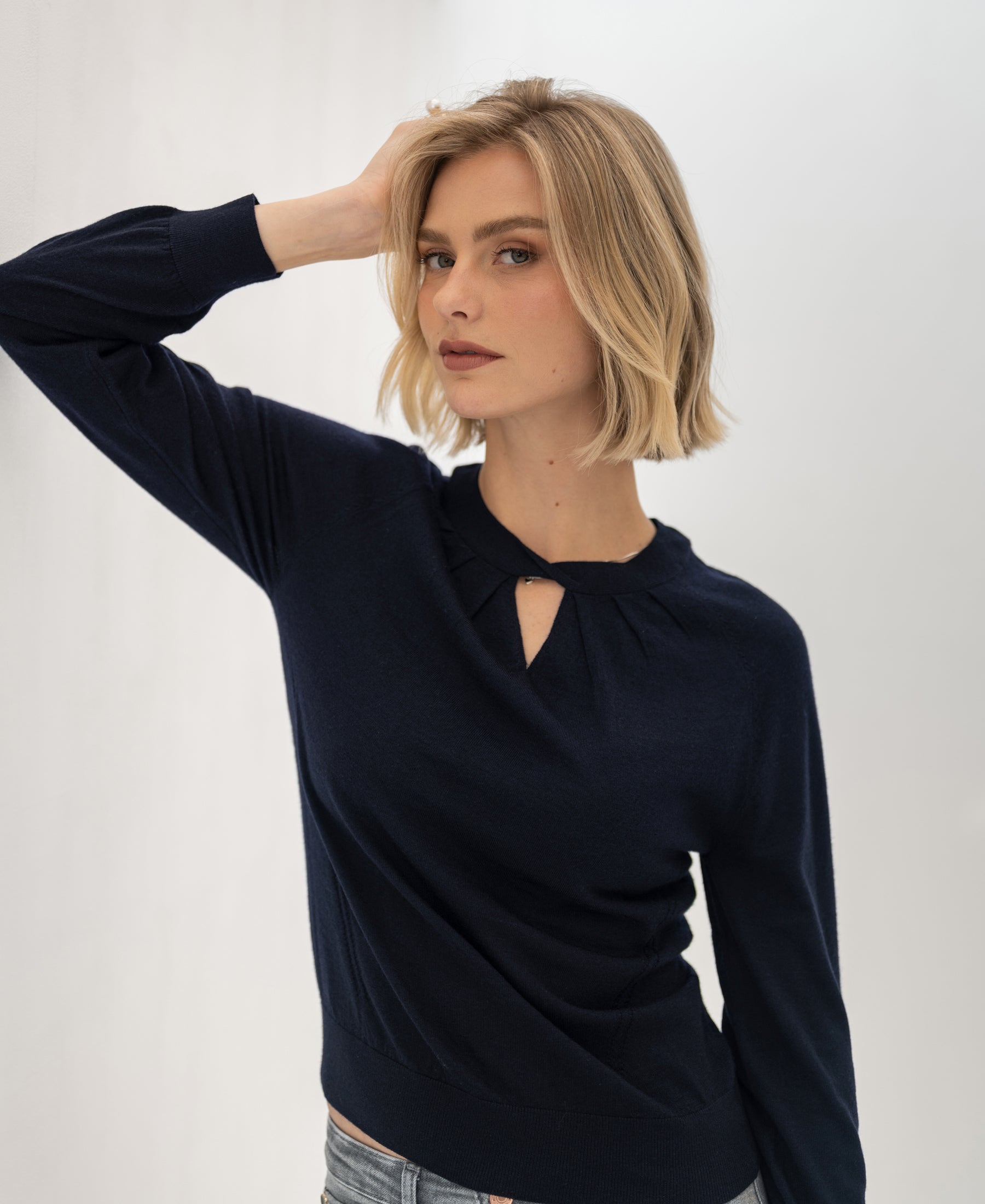 Navy blue PLEIN PUBLIQUE merino wool sweater LA TWIST displayed against a light background.