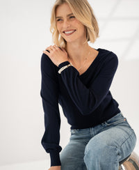 Navy blue PLEIN PUBLIQUE Merino wool V-neck sweater LA VILLE worn by a woman.