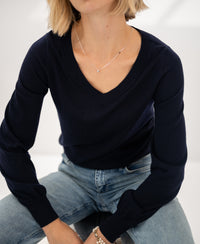 Merino wool V-neck sweater LA VILLE in dark blue by PLEIN PUBLIQUE.